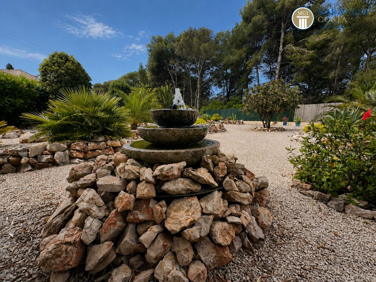 Charmante maison ensoleillée avec jardin méditerranéen, piscine et magnifique naya à vendre à Jávea (Alicante)
