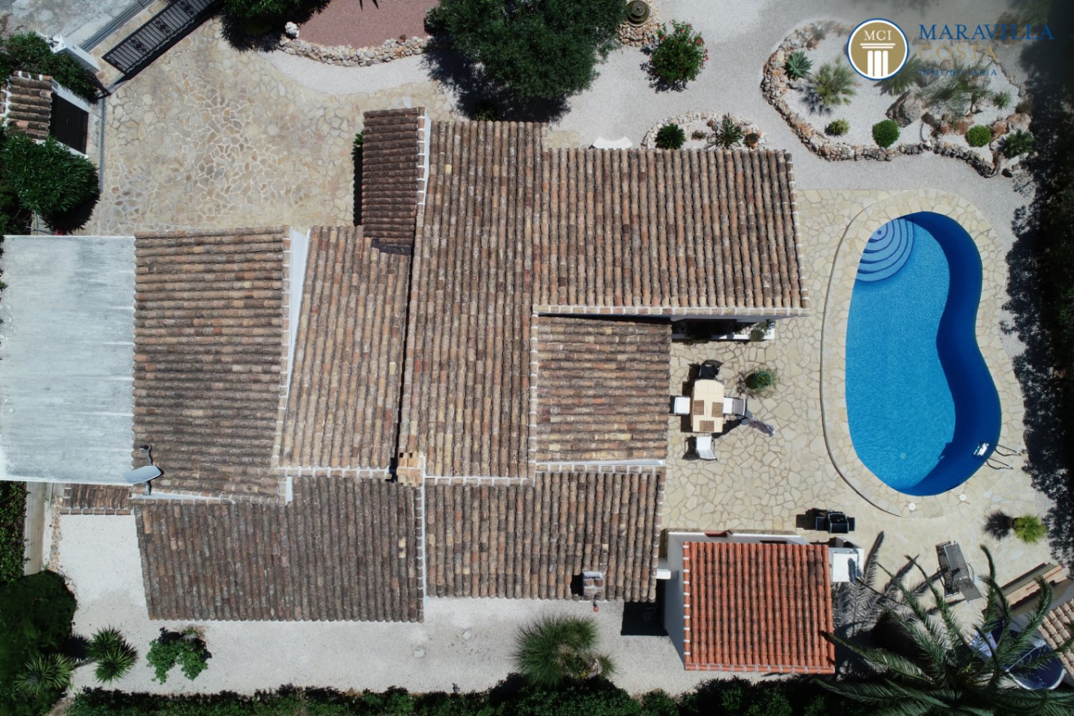 Charmante maison ensoleillée avec jardin méditerranéen, piscine et magnifique naya à vendre à Jávea (Alicante)