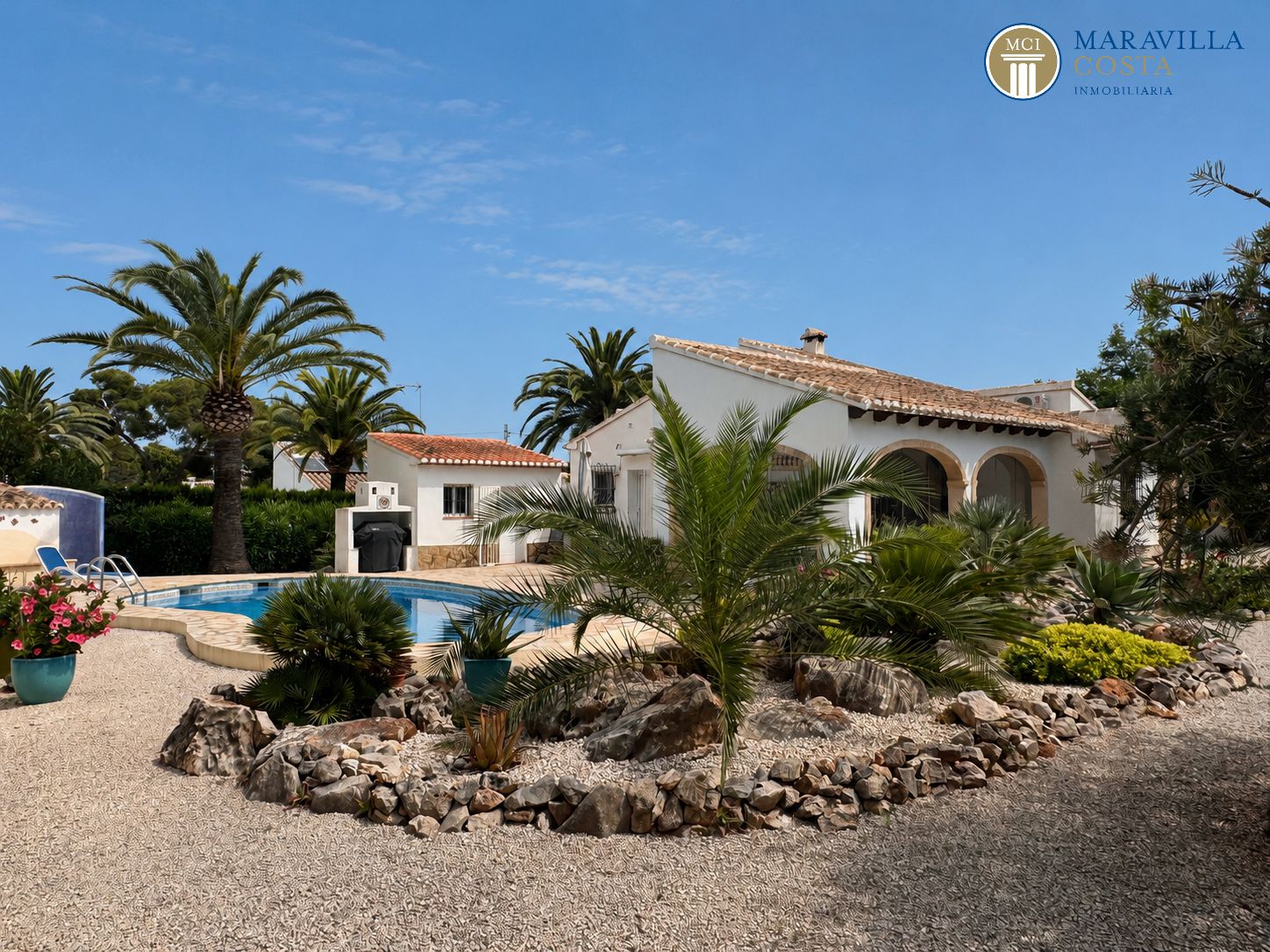 Charmante maison ensoleillée avec jardin méditerranéen, piscine et magnifique naya à vendre à Jávea (Alicante)