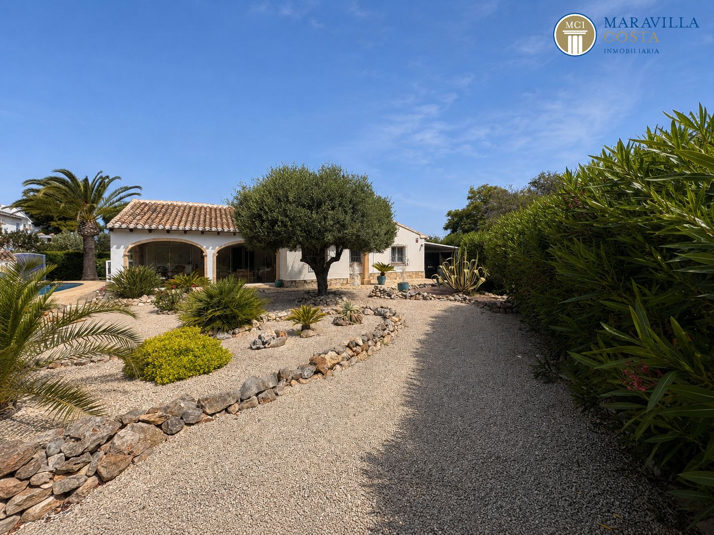 Charmante maison ensoleillée avec jardin méditerranéen, piscine et magnifique naya à vendre à Jávea (Alicante)