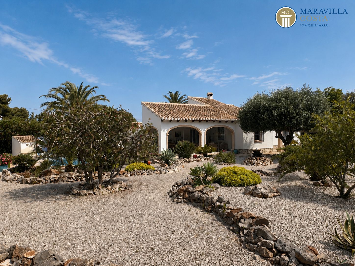 Charmante maison ensoleillée avec jardin méditerranéen, piscine et magnifique naya à vendre à Jávea (Alicante)