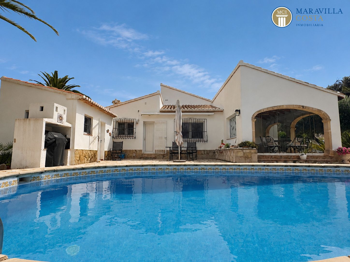 Charmante maison ensoleillée avec jardin méditerranéen, piscine et magnifique naya à vendre à Jávea (Alicante)