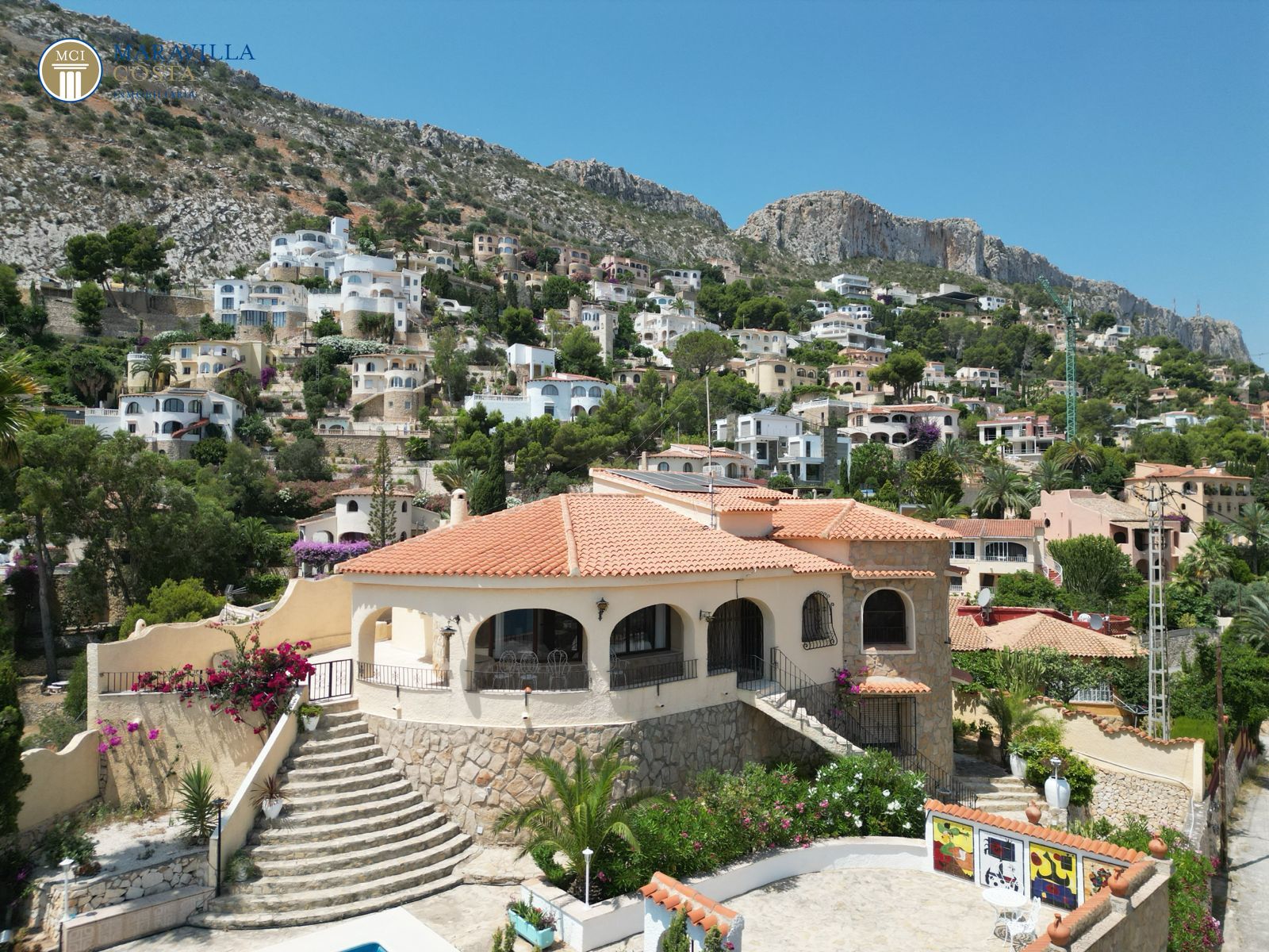 Villa avec trois appartements et vue mer sensationnelle à Calpe