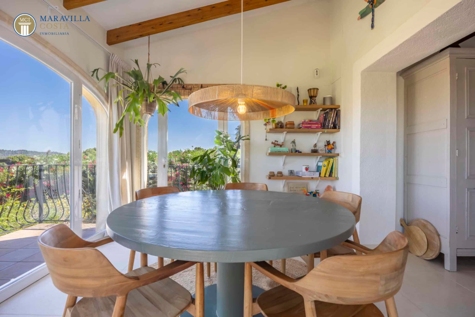 Charmante villa de style méditerranéen avec vue panoramique