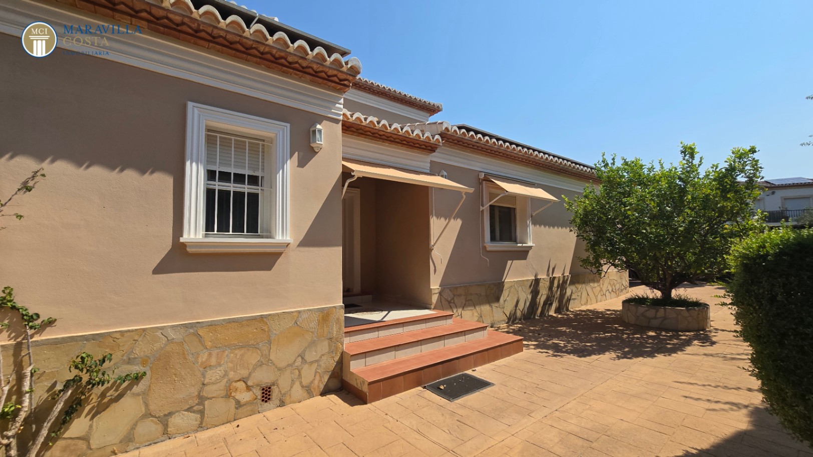 Villa spacieuse et élégante de style méditerranéen