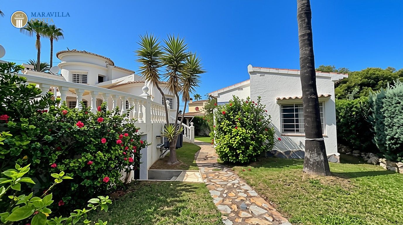 Villa élégante avec vue sur la mer, maison d'hôtes et espace piscine privé à Jávea