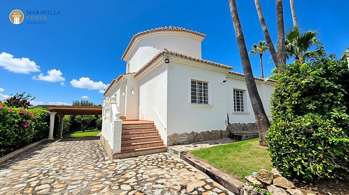 Villa élégante avec vue sur la mer, maison d'hôtes et espace piscine privé à Jávea