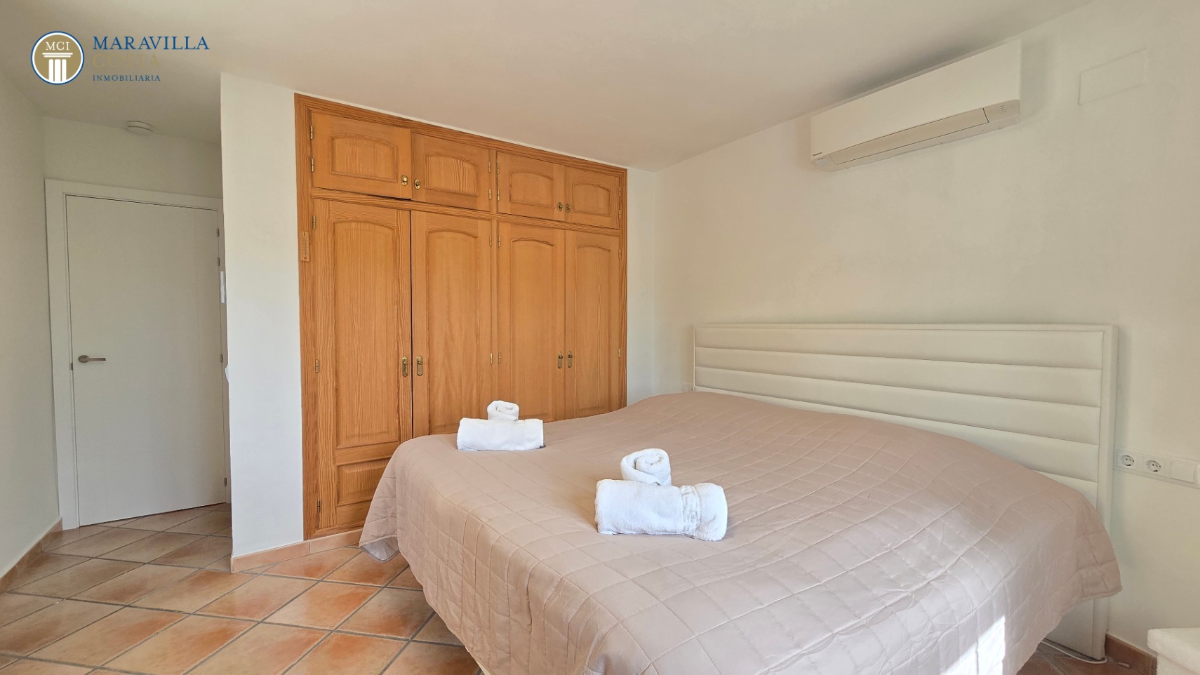 Villa élégante avec vue sur la mer, maison d'hôtes et espace piscine privé à Jávea