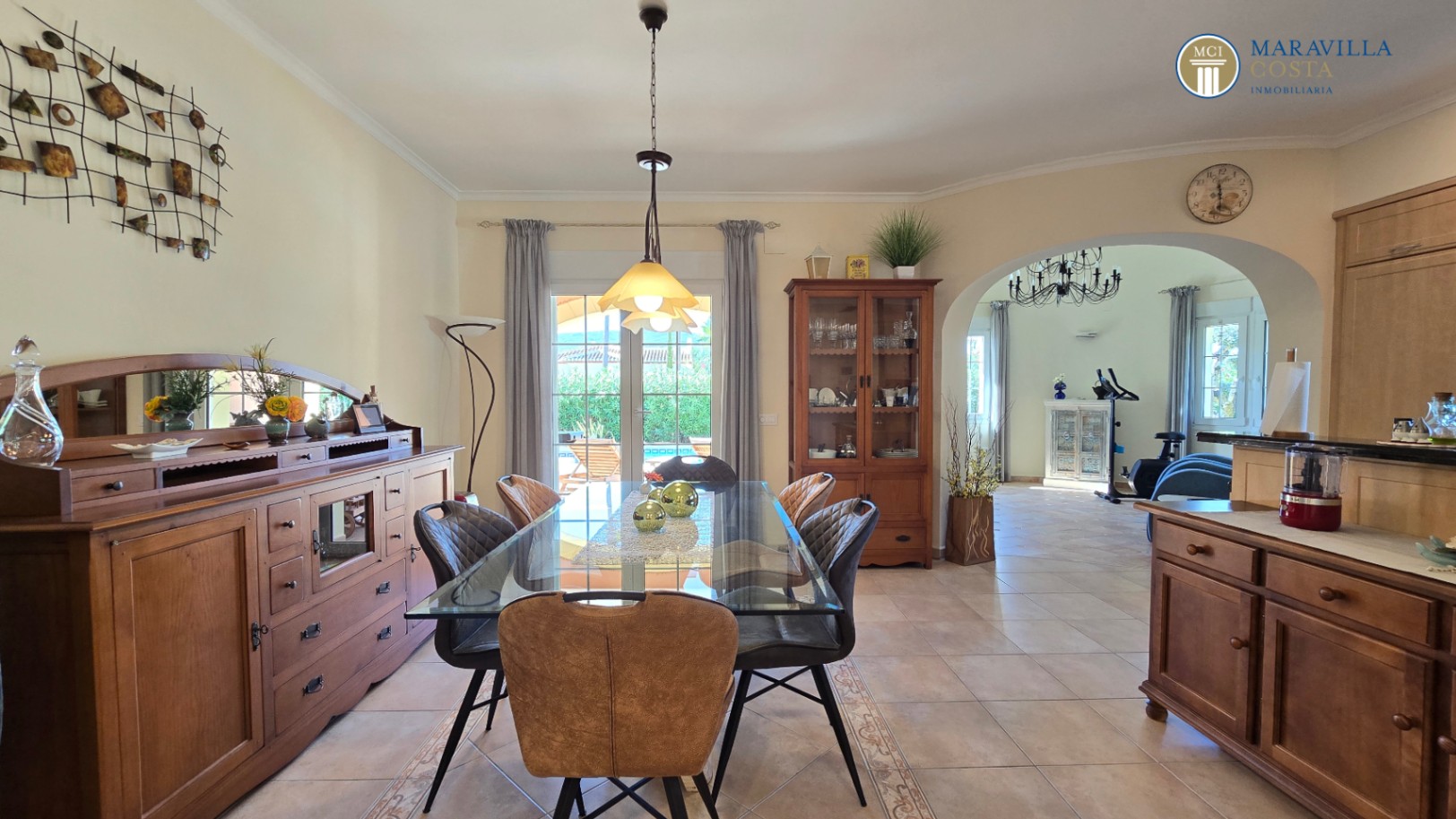 Villa très bien entretenue et bien équipée à vendre à Jáve.