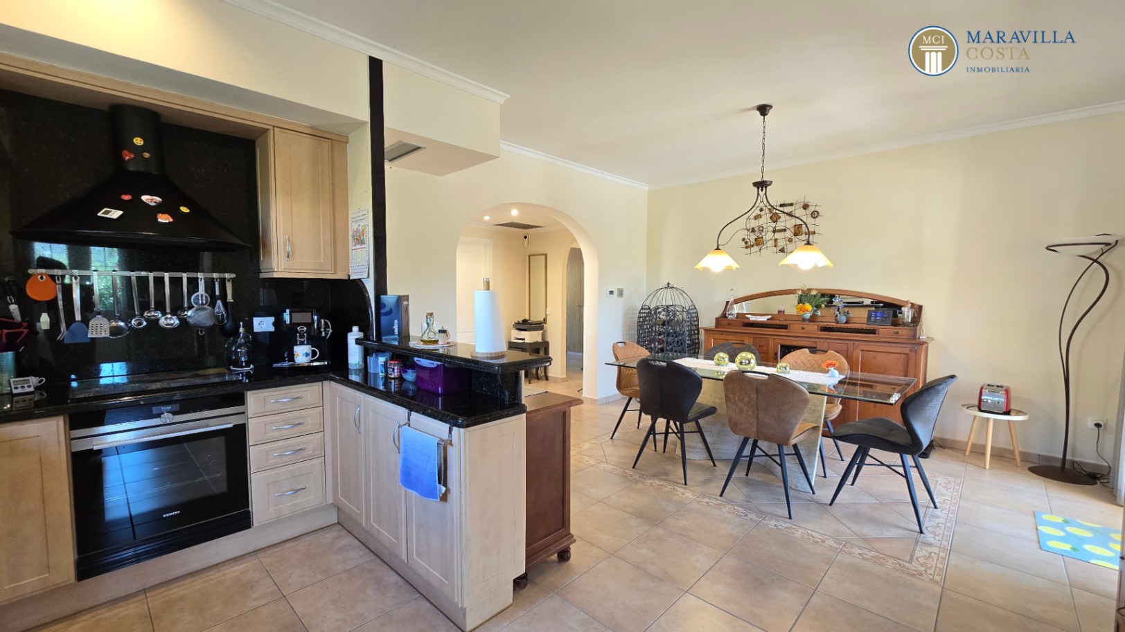 Villa très bien entretenue et bien équipée à vendre à Jáve.
