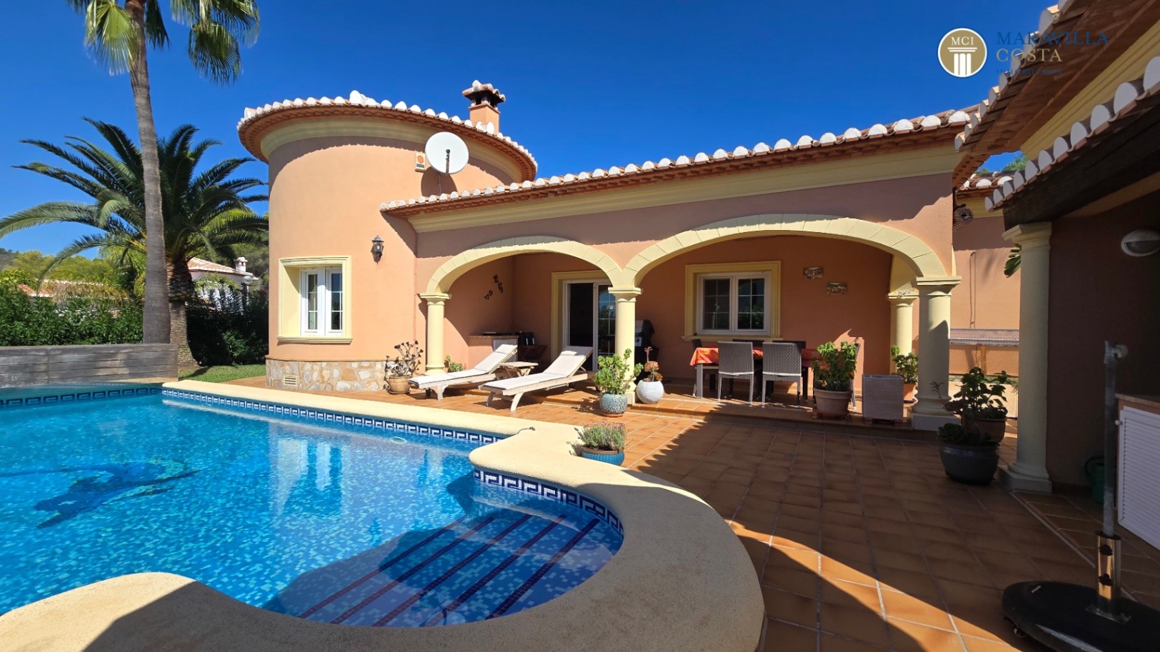 Villa très bien entretenue et bien équipée à vendre à Jáve.