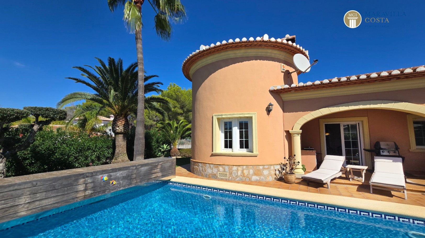 Villa très bien entretenue et bien équipée à vendre à Jáve.
