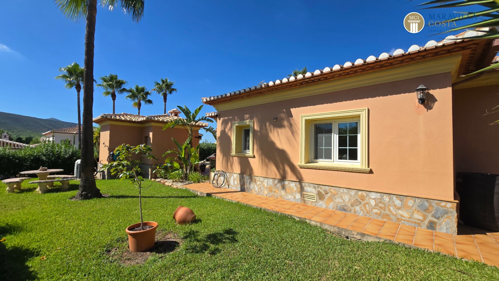 Villa très bien entretenue et bien équipée à vendre à Jáve.