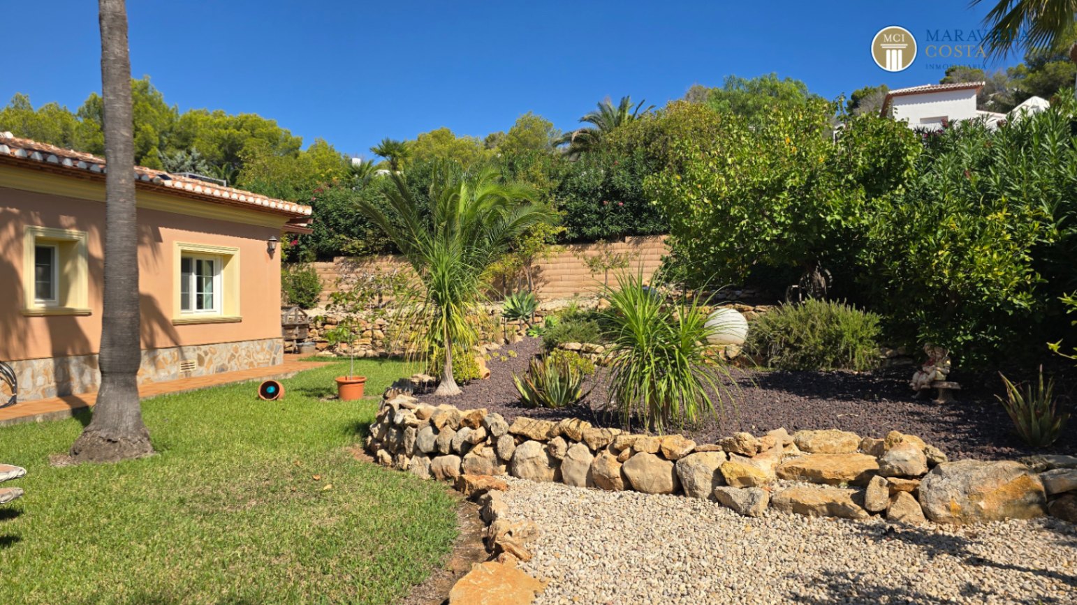 Villa très bien entretenue et bien équipée à vendre à Jáve.