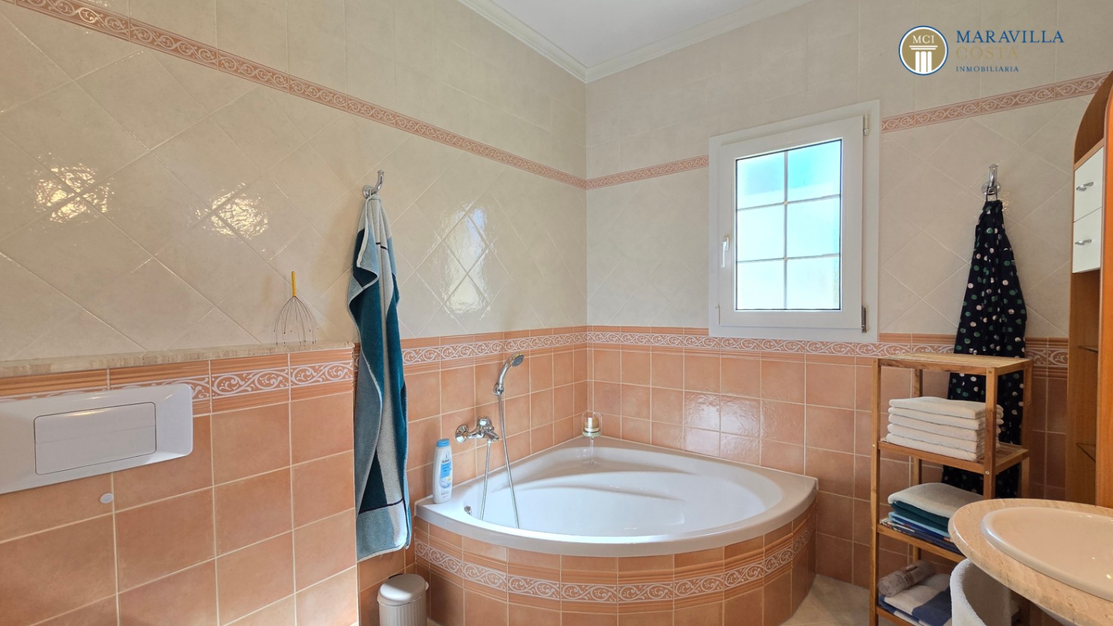 Villa très bien entretenue et bien équipée à vendre à Jáve.